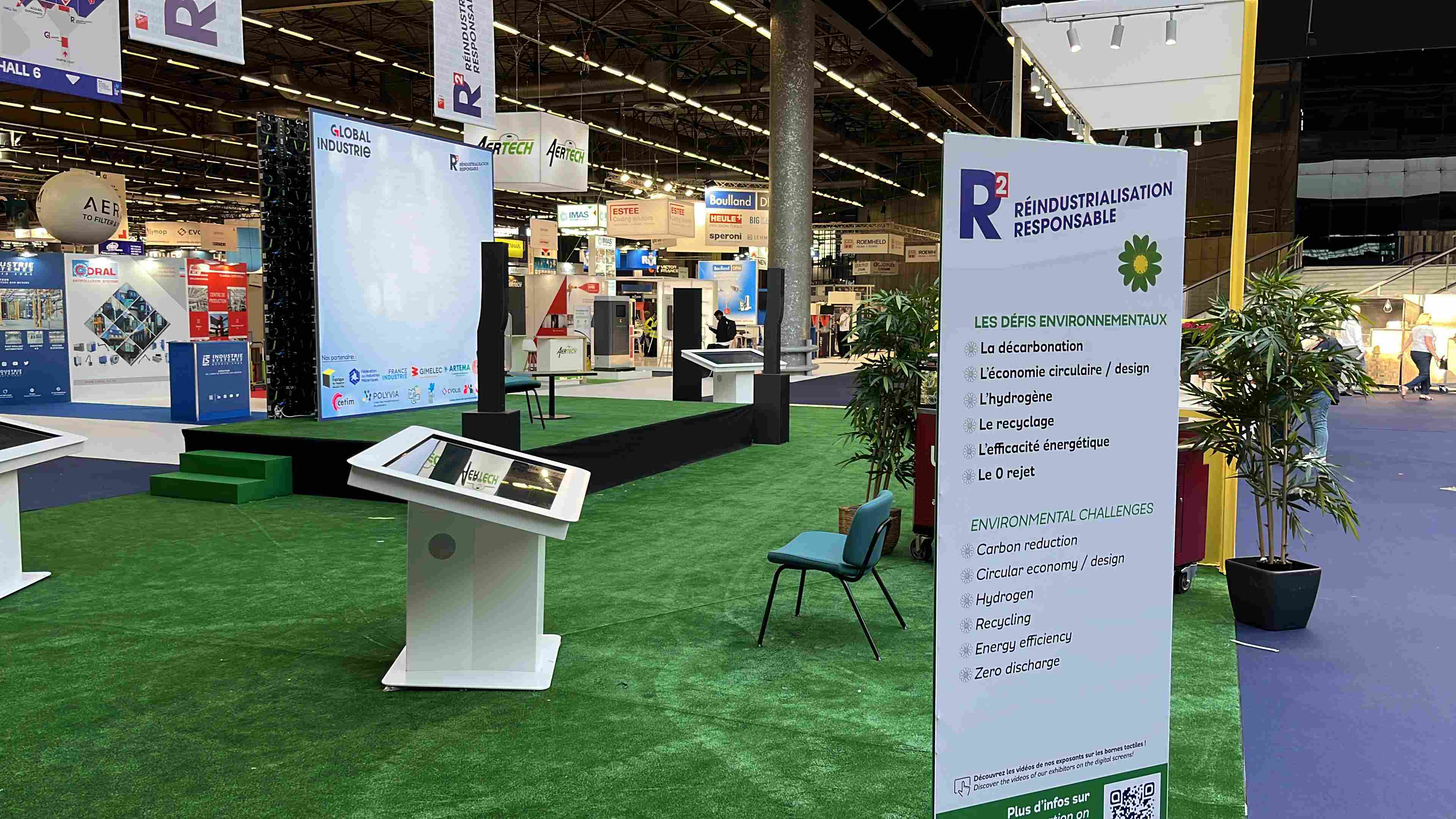 L'importance de l'aménagement d'un stand de salon clair et aéré.